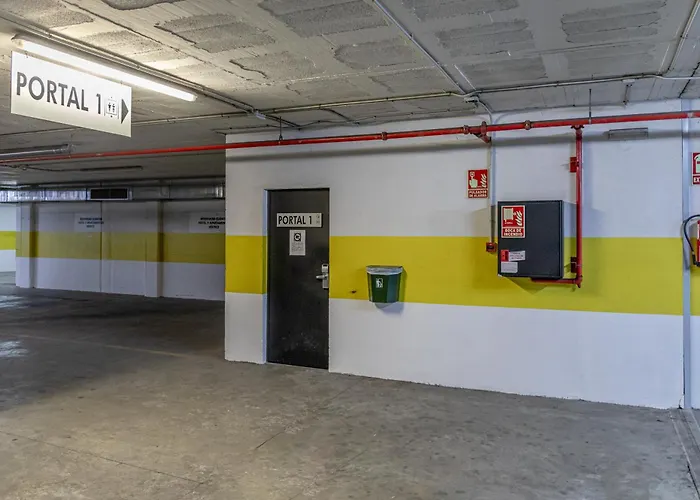 Apartment 25 With Free Parking And Pool