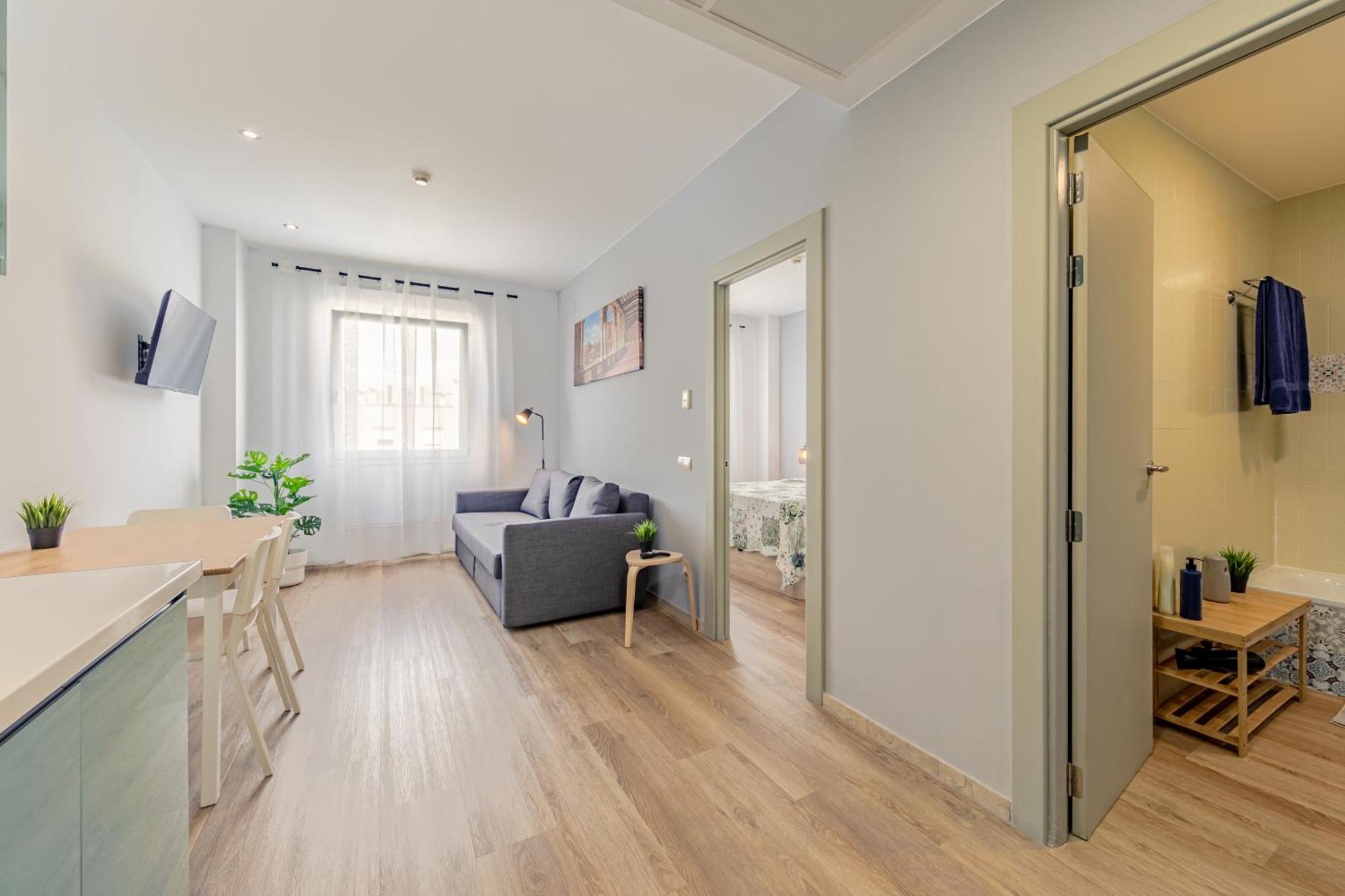 25 With Free Parking And Pool Apartment *
