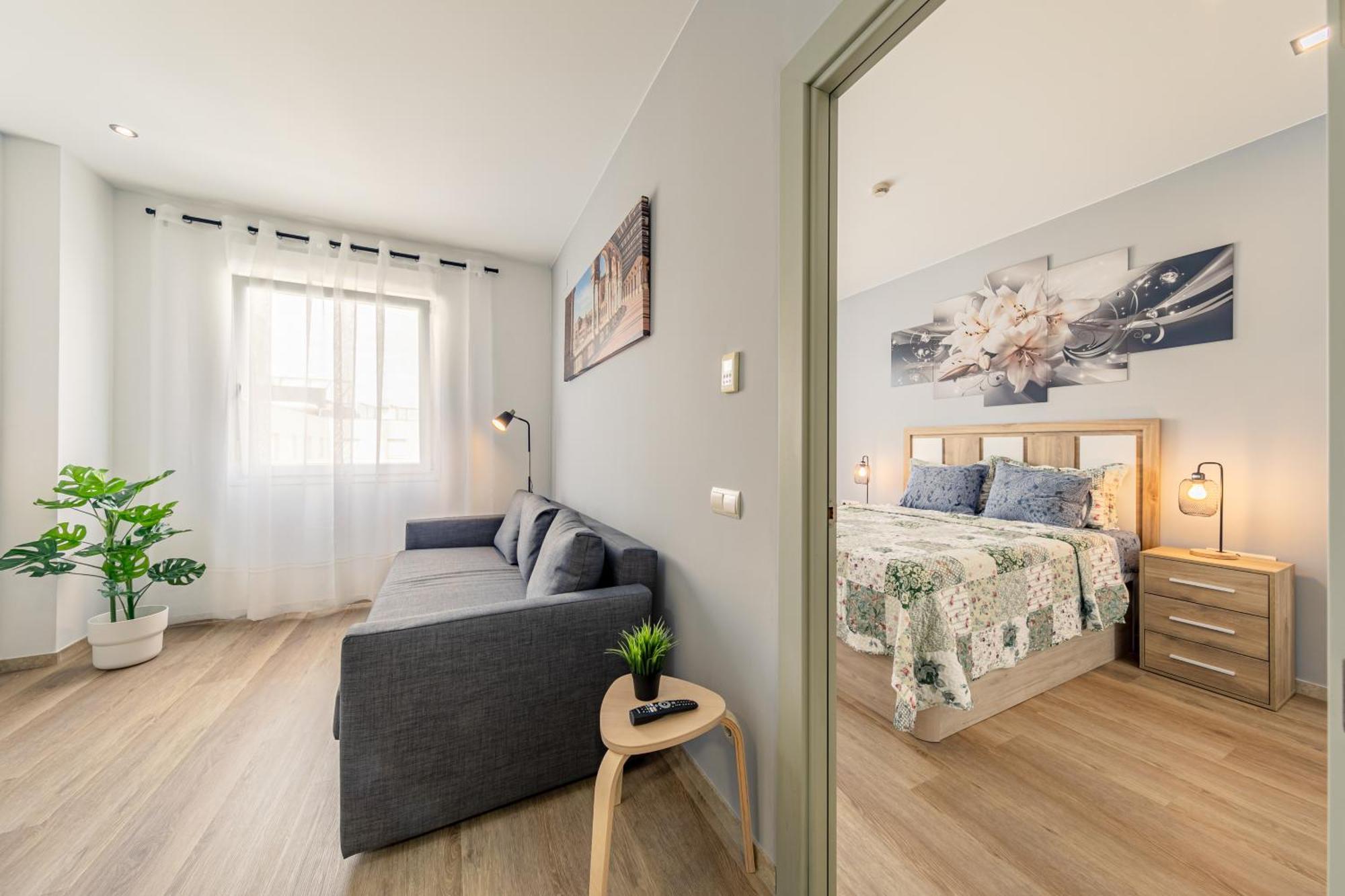 25 With Free Parking And Pool Apartment *